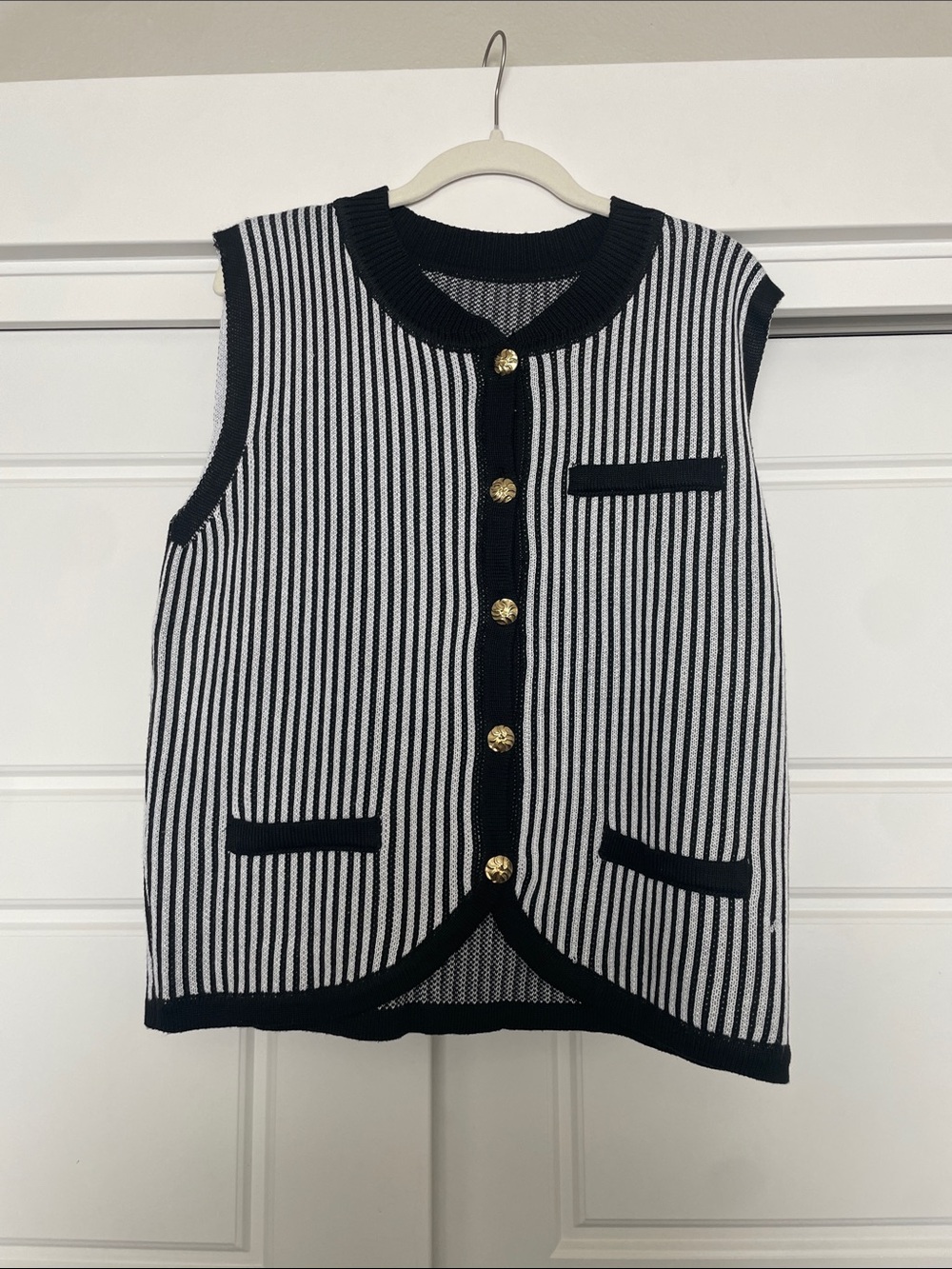 MT Black and White Striped Knit Sleeveless Vest